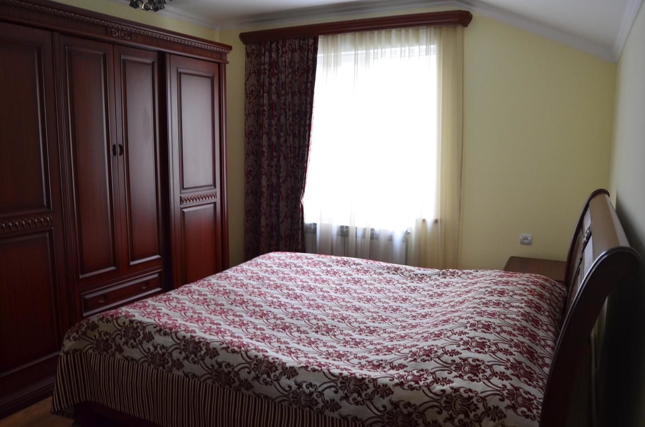 Отели типа «постель и завтрак» Anahit Guesthouse Дилижан-13